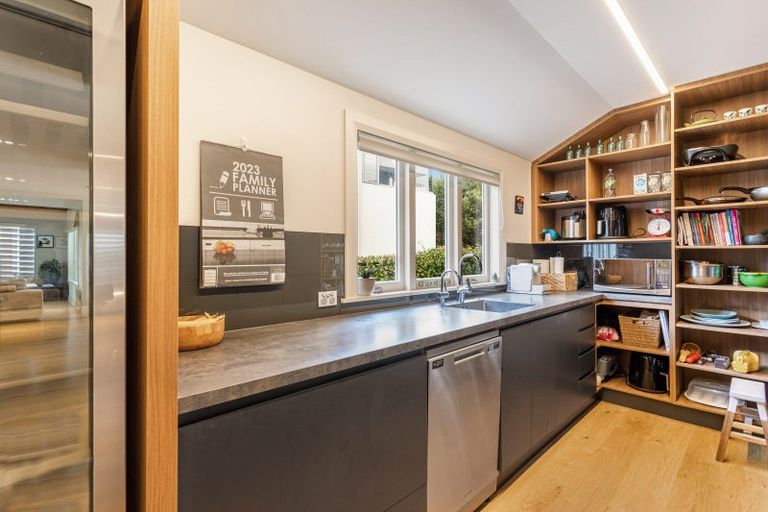 Photo of property in 31 Seacliffe Avenue, Belmont, Auckland, 0622