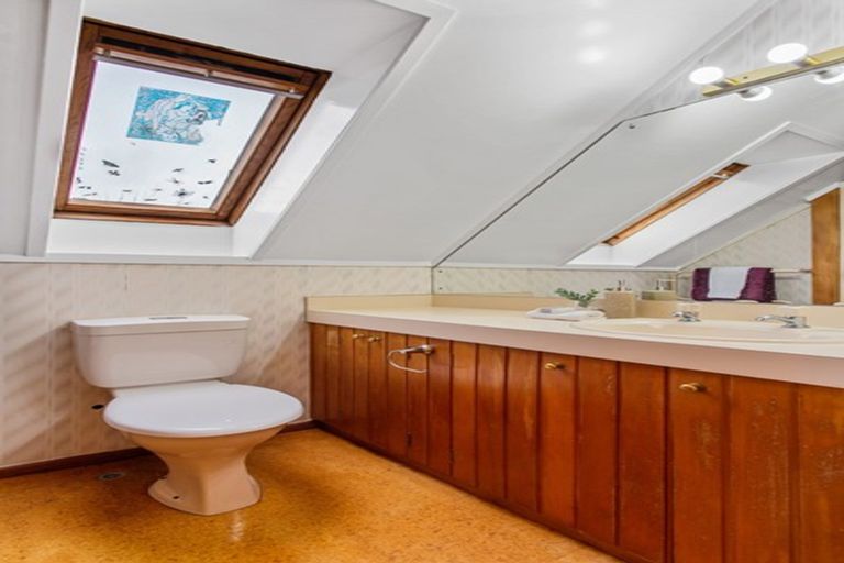 Photo of property in 1/406 East Coast Road, Sunnynook, Auckland, 0630