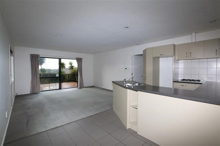 Photo of property in 2/23 Heathglen Place, Bayview, Auckland, 0629