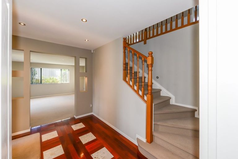 Photo of property in 76 Medallion Drive, Oteha, Auckland, 0632