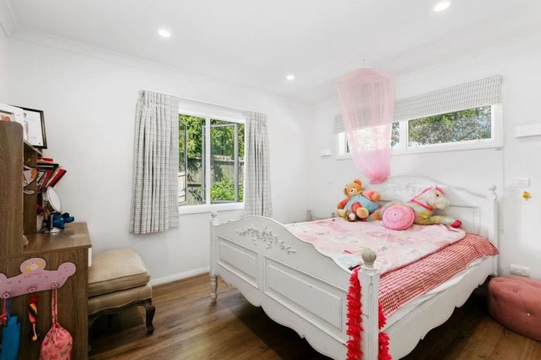 Photo of property in 14a Tiri View Place, Waiake, Auckland, 0630