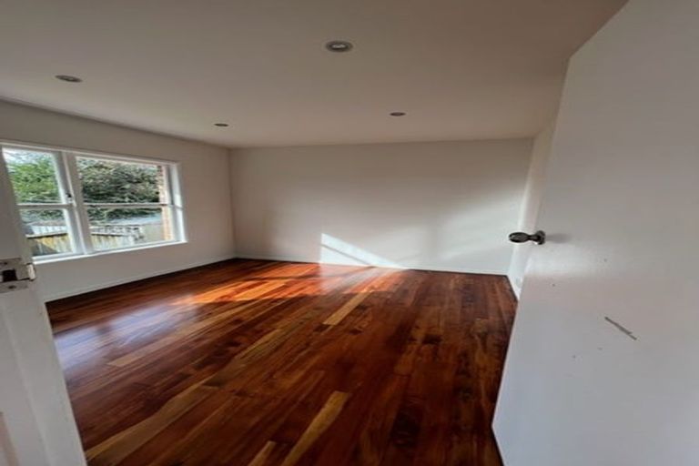 Photo of property in 2/180 Archers Road, Glenfield, Auckland, 0629