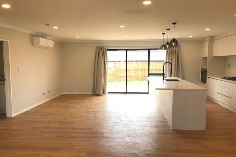 Photo of property in 74 Twin Parks Rise, Papakura, 2110
