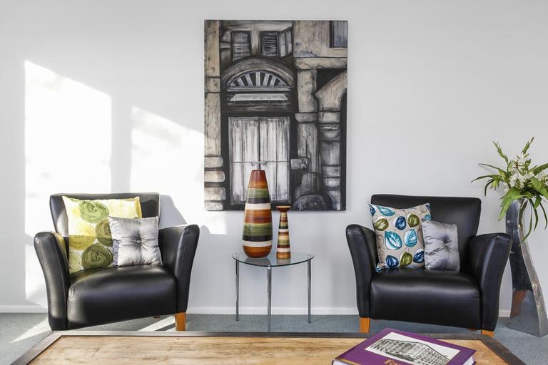 Photo of property in 305 Forest Hill Road, Waiatarua, Auckland, 0612