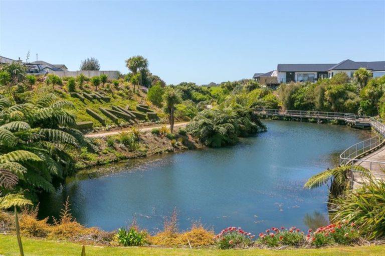 Photo of property in 9 Birdie Lane, Waiwhakaiho, New Plymouth, 4312