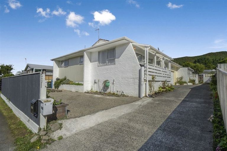 Photo of property in 321a Wellington Road, Wainuiomata, Lower Hutt, 5014