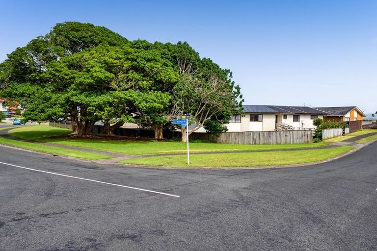 Photo of property in 5 Bronte Place, Whalers Gate, New Plymouth, 4310