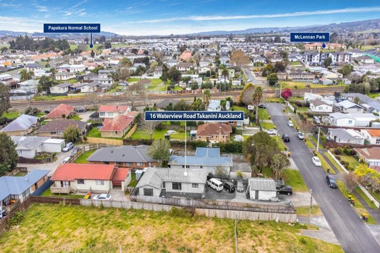 Photo of property in 16 Waterview Road West, Stanley Point, Takanini, 0624