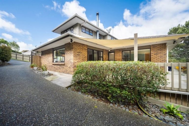 Photo of property in 27 Bellbird Rise, Murrays Bay, Auckland, 0630