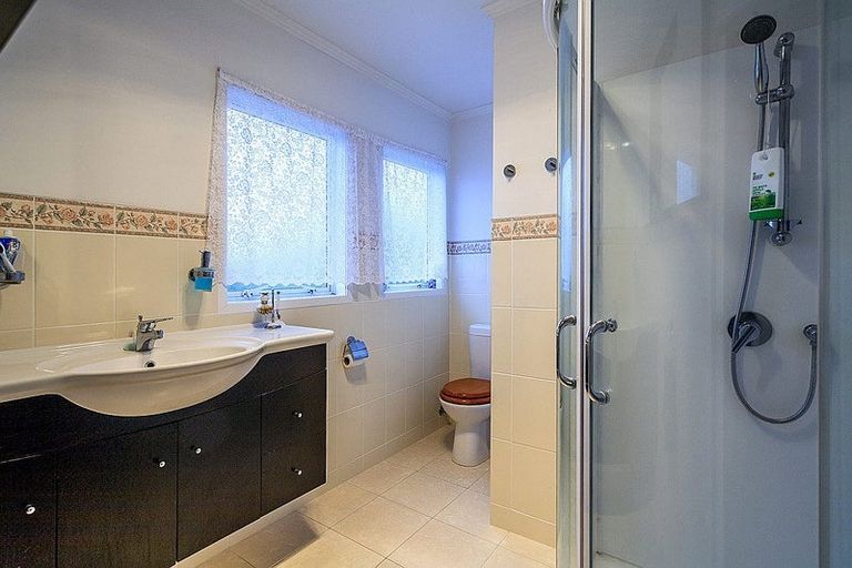 Photo of property in 50 Balmain Road, Chatswood, Auckland, 0626