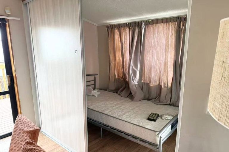 Photo of property in 1/23 Sungrove Rise, Sunnyvale, Auckland, 0612