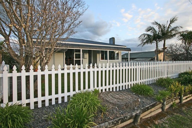 Photo of property in 115 Harbour View Road, Omokoroa, 3114