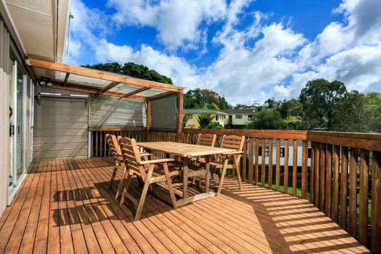 Photo of property in 2/12 Wanita Place, Totara Vale, Auckland, 0629