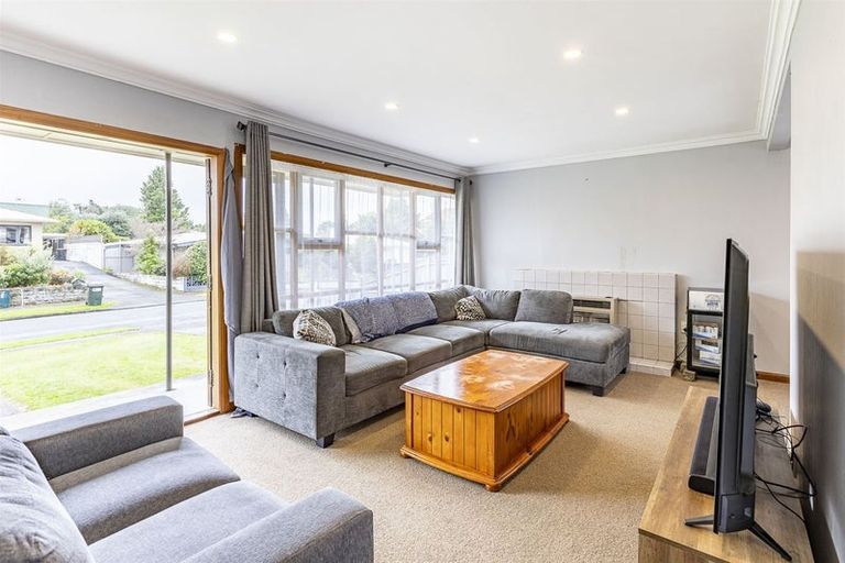 Photo of property in 12 Antrim Place, Hokowhitu, Palmerston North, 4410