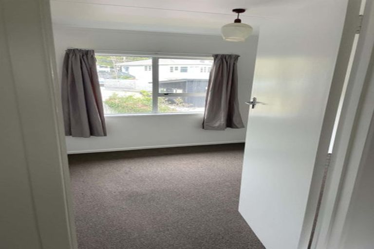 Photo of property in 8a Awanui Street, Merrilands, New Plymouth, 4312