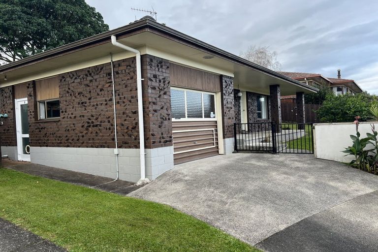 Photo of property in 2/40 Gills Avenue, Papakura, 2110