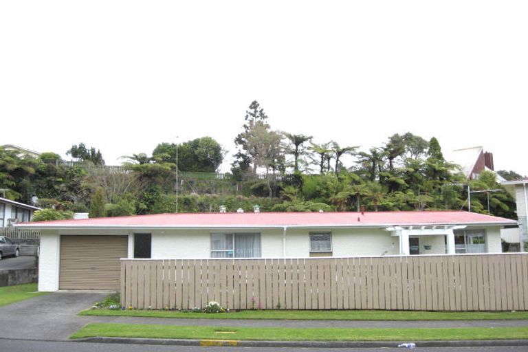 Photo of property in 2/12 Ambury Place, Merrilands, New Plymouth, 4312