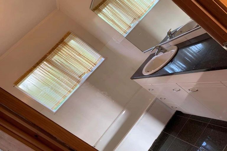 Photo of property in 1 Sovereign Place, Glenfield, Auckland, 0629