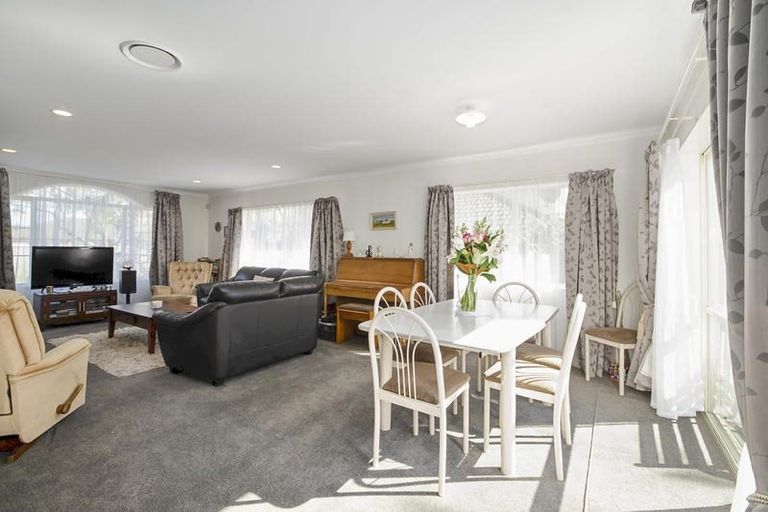 Photo of property in 4 Delmont Close, East Tamaki Heights, Auckland, 2016