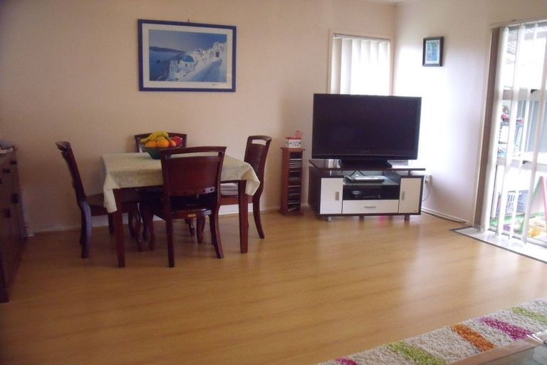 Photo of property in 2/75 Butley Drive, Farm Cove, Auckland, 2012