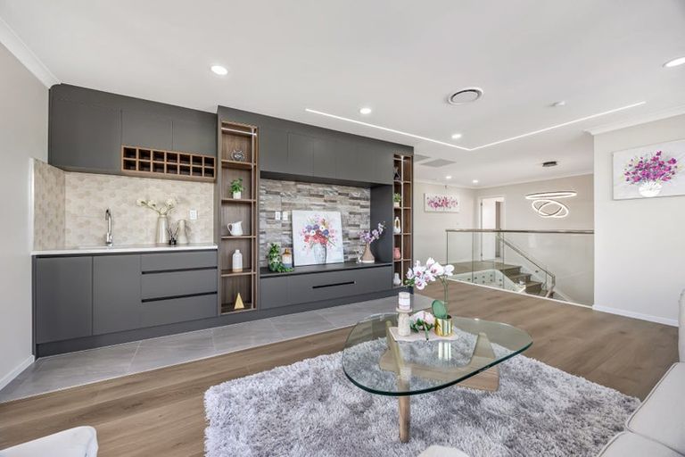 Photo of property in 6 Mill Hill Close, Flat Bush, 2019