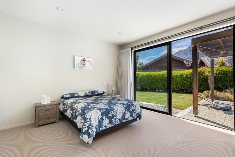 Photo of property in 18 Rannoch Drive, Jacks Point, Queenstown, 9371