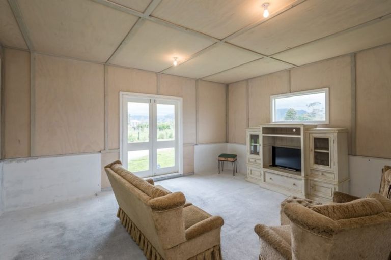 Photo of property in 105 Swamp Road, Te Horo, Otaki, 5581