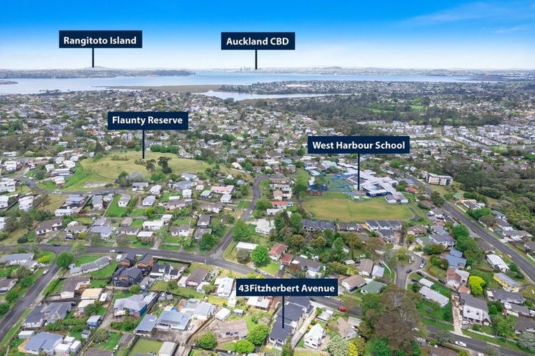 Photo of property in 43d Fitzherbert Avenue, West Harbour, Auckland, 0618