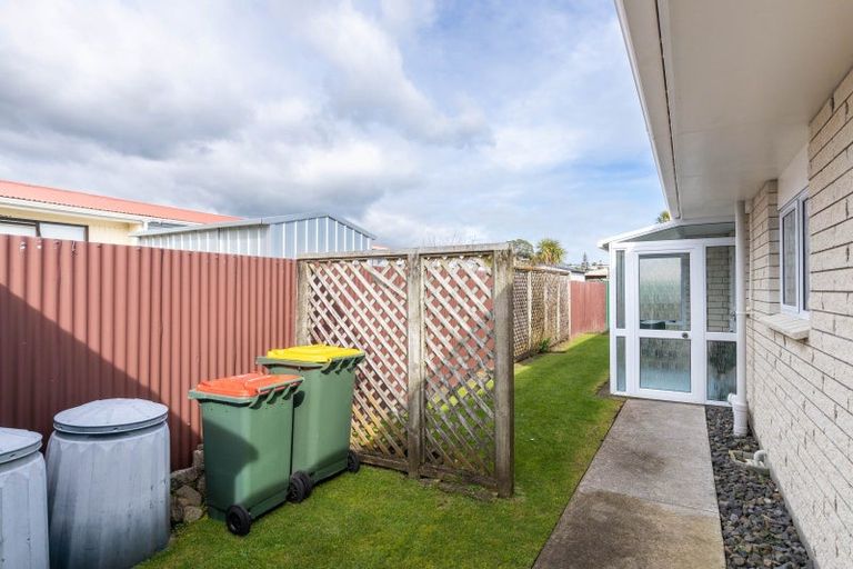 Photo of property in 2/17 Whiteley Street, Moturoa, New Plymouth, 4310