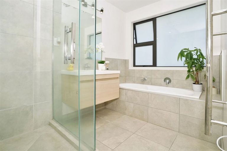 Photo of property in 2 Faber Place, Rototuna North, Hamilton, 3210