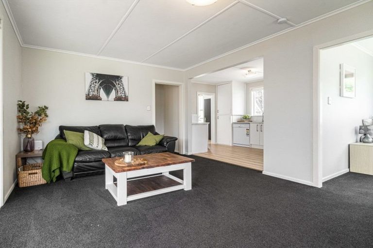 Photo of property in 22 Roberts Road, Te Atatu South, Auckland, 0610