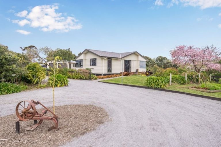 Photo of property in 105 Swamp Road, Te Horo, Otaki, 5581