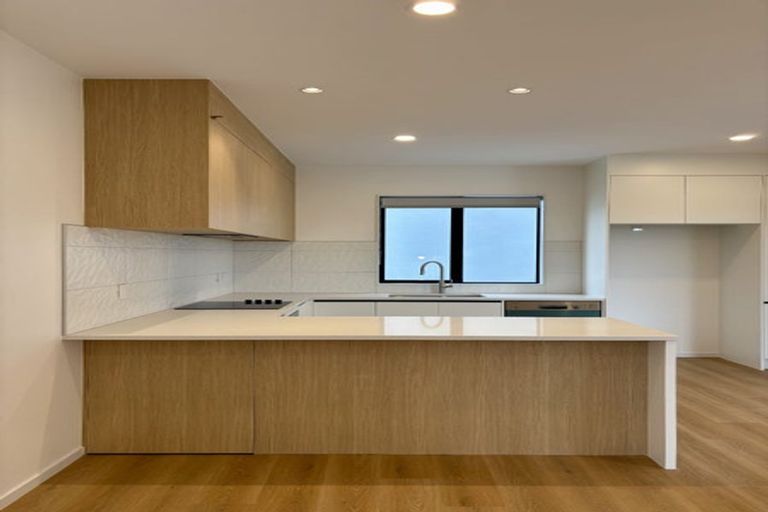 Photo of property in 14b Elcoat Avenue, Te Atatu South, Auckland, 0610