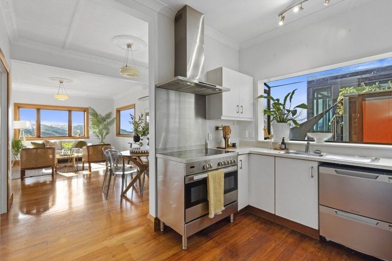 Photo of property in 86 Nicholson Road, Khandallah, Wellington, 6035