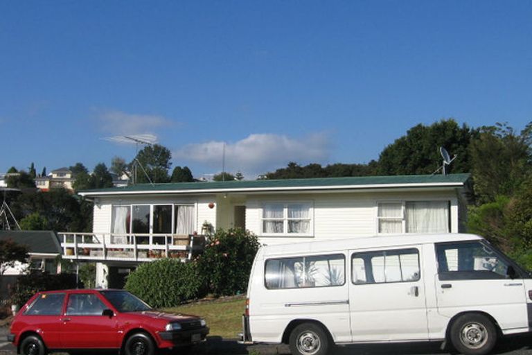 Photo of property in 2/5 Halberg Street, Glenfield, Auckland, 0629