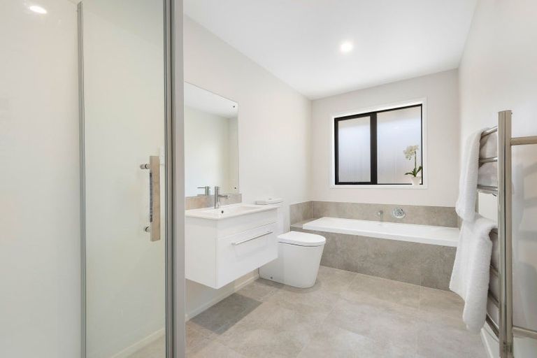 Photo of property in 2 Graeme Cooper Lane, Avonhead, Christchurch, 8042