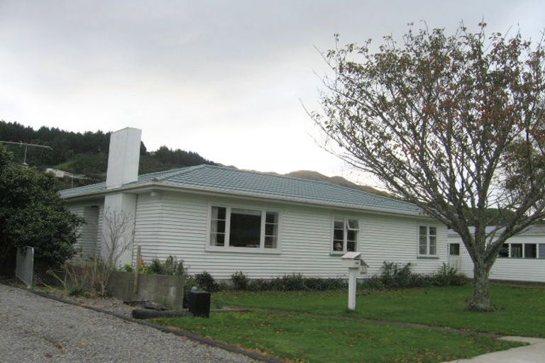 Photo of property in 17 Rossiter Street, Tawa, Wellington, 5028