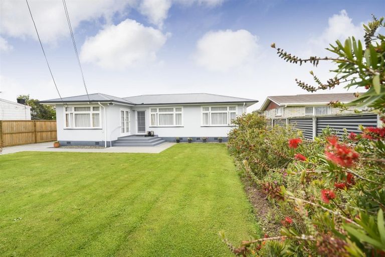 Photo of property in 7 Grey Street, Marton, 4710