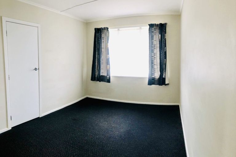 Photo of property in 9 Valdale Road, Henderson, Auckland, 0610