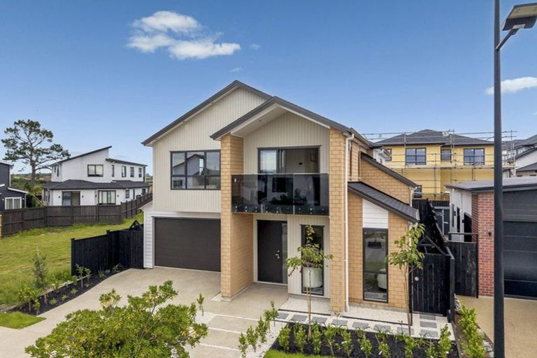 Photo of property in 8 Pineview Drive, Rosehill, Papakura, 2113