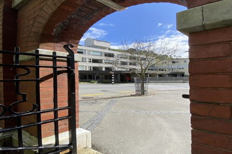 Photo of property in Sharella Living, 20 Glenmore Street, Thorndon, Wellington, 6011