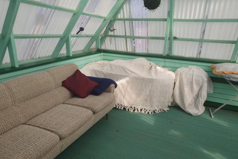 Photo of property in 92 Cook Street, Marfell, New Plymouth, 4310