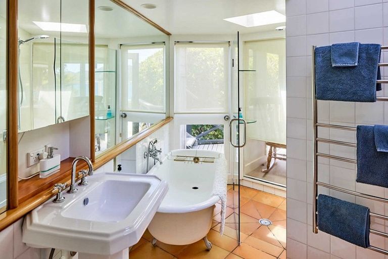 Photo of property in 8 Westhill Road, Point Howard, Lower Hutt, 5013