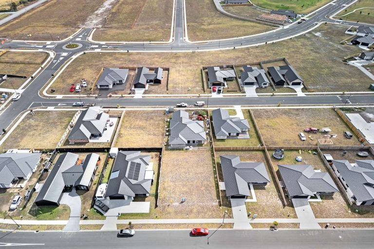 Photo of property in 32 Te Piriti Road, One Tree Point, 0118