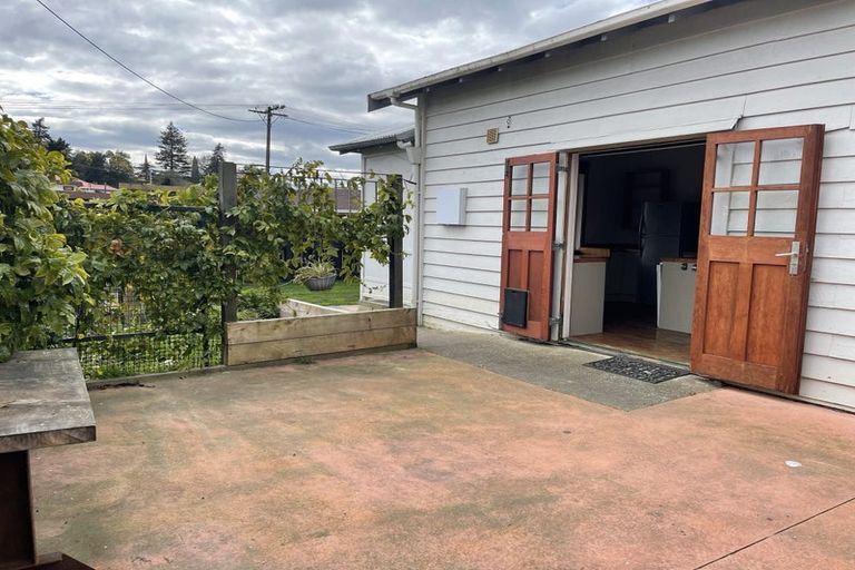 Photo of property in 9 Ruataniwha Street, Waipawa, 4210