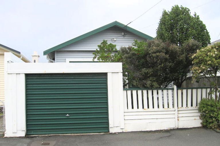 Photo of property in 129 Onepu Road, Lyall Bay, Wellington, 6022