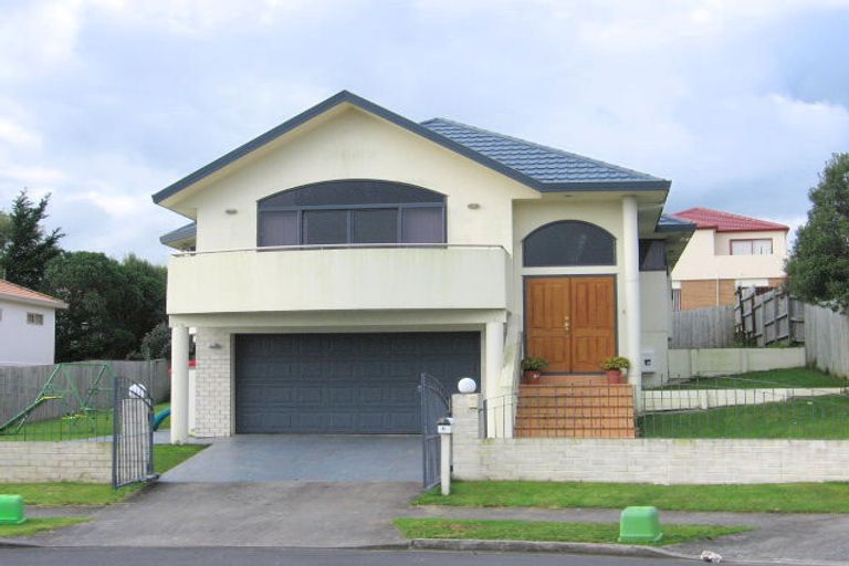 Photo of property in 17 Macadamia Close, Goodwood Heights, Auckland, 2105