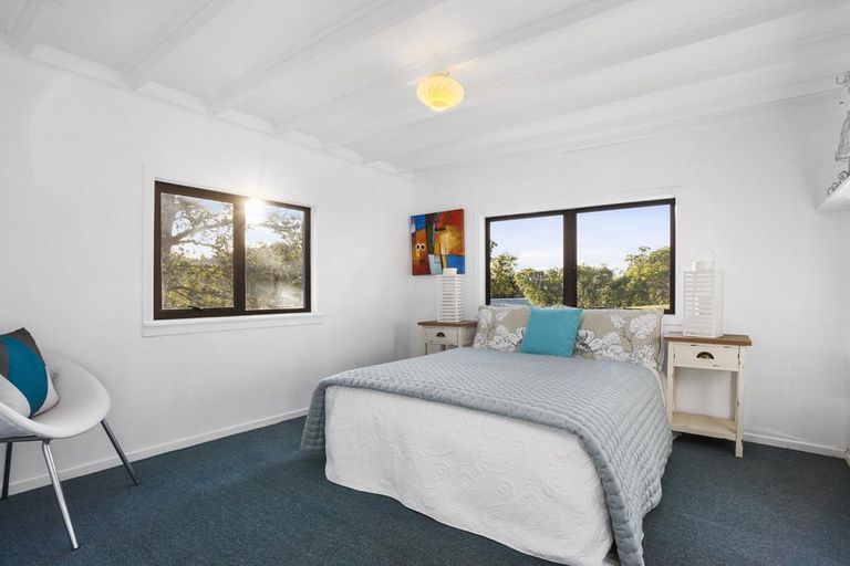 Photo of property in 305 Forest Hill Road, Waiatarua, Auckland, 0612