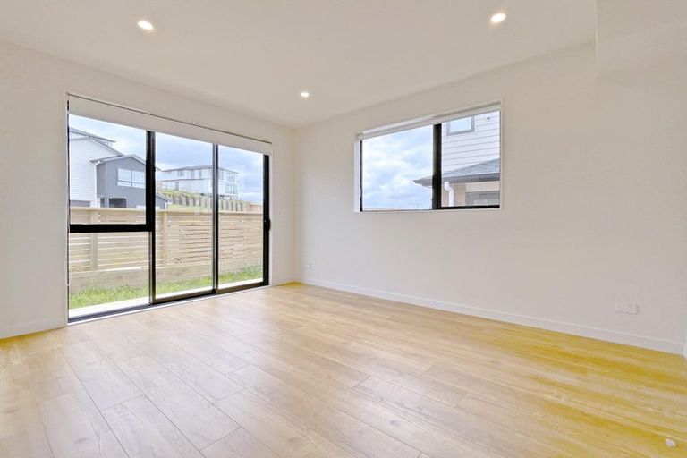 Photo of property in 20 Baumea Rise, Massey, Auckland, 0614