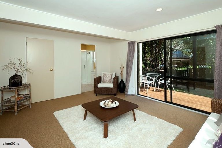 Photo of property in 52 Carlisle Road, Browns Bay, Auckland, 0630